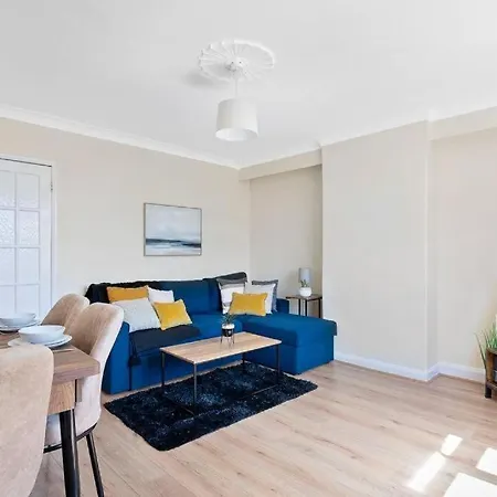 Spacious 3Br House In Enfield North London With Garden
